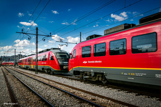Vlak Siemens Desiro.