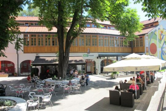  MCC hostel – spoznajte legende knežjega mesta